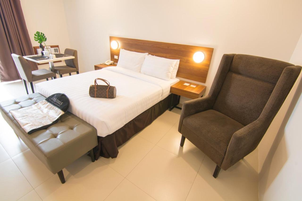 Mango Suites Cauayan Buitenkant foto