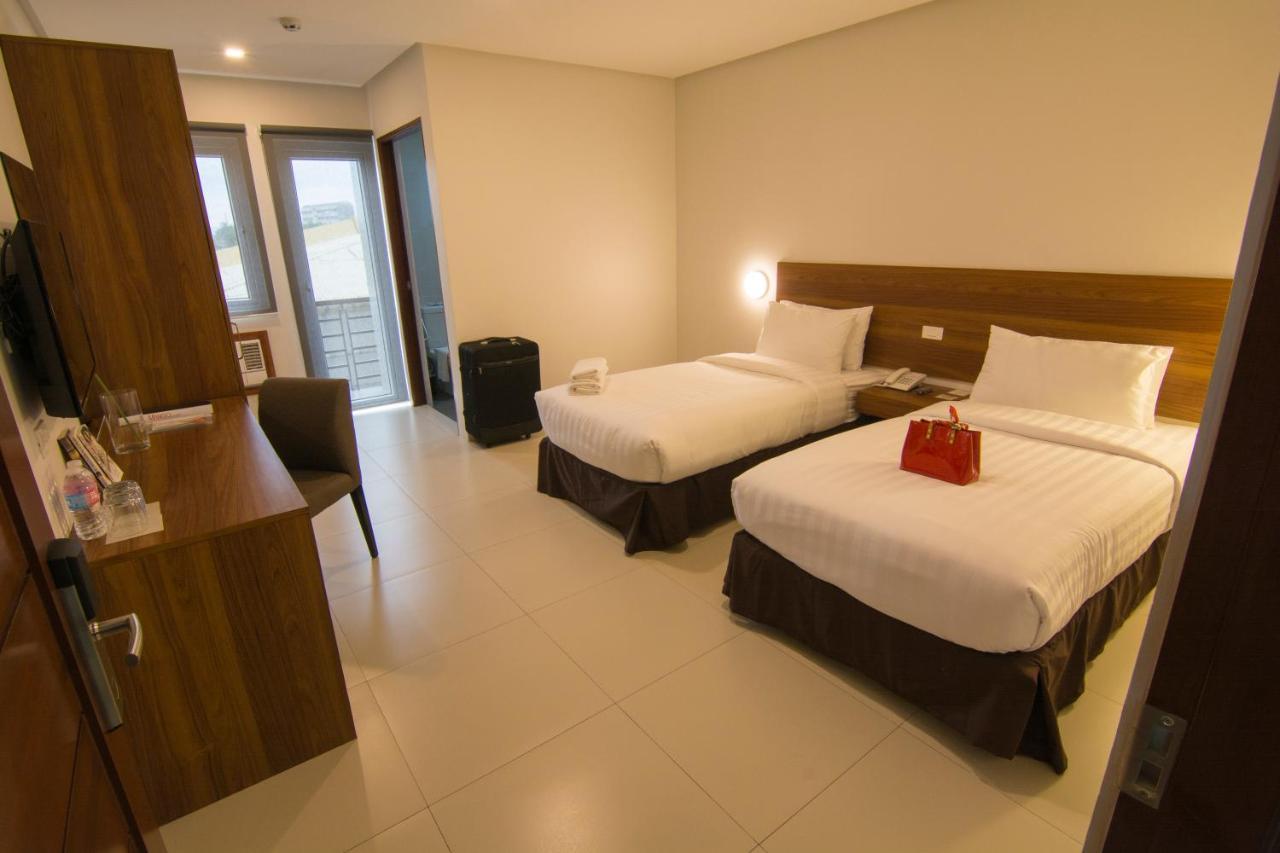 Mango Suites Cauayan Buitenkant foto