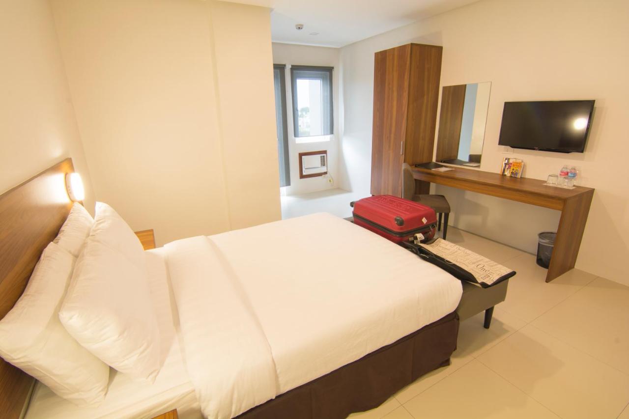 Mango Suites Cauayan Buitenkant foto