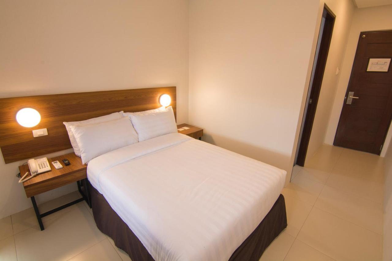 Mango Suites Cauayan Buitenkant foto