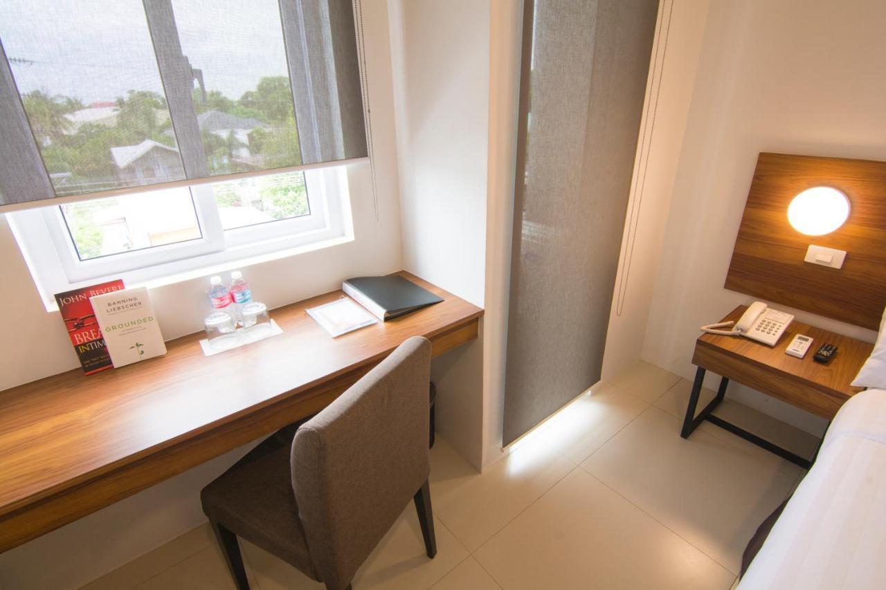 Mango Suites Cauayan Buitenkant foto