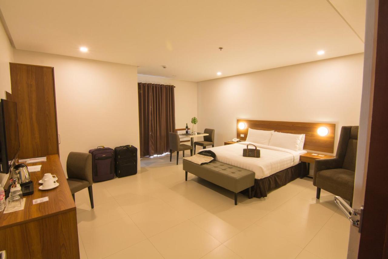 Mango Suites Cauayan Buitenkant foto