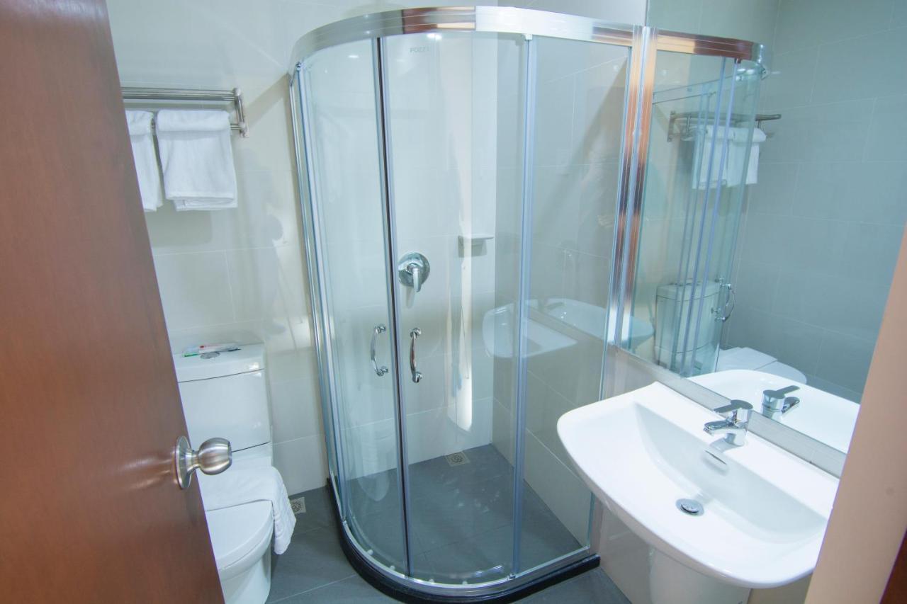 Mango Suites Cauayan Buitenkant foto